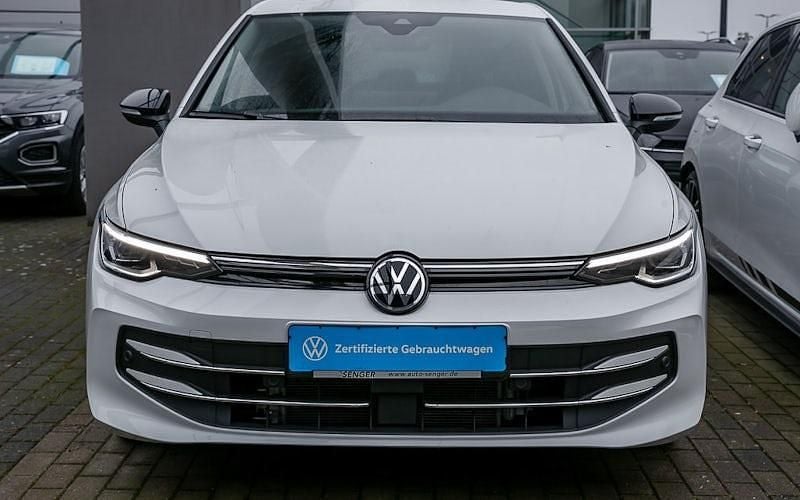 Gebraucht VW Golf Goal 150 PS (110 kW) 2025 Oryxweiß perlmutteffekt Limousine