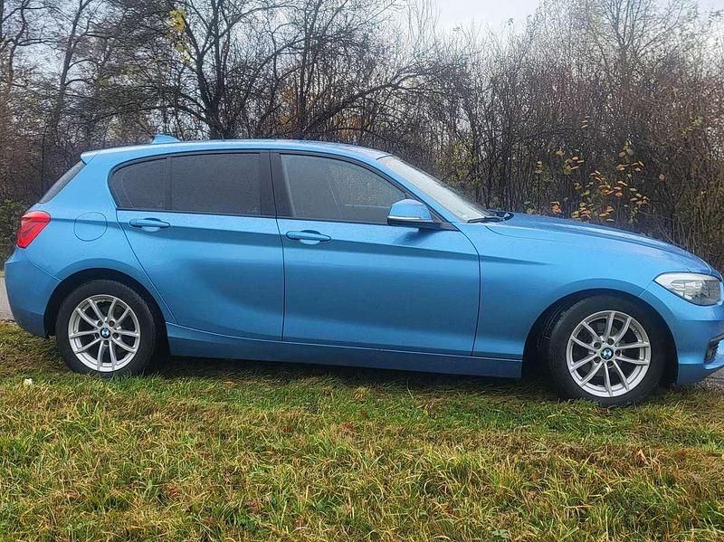 Gebraucht BMW 118 Advantage 150 PS (110 kW) 2018 Seaside blue metallic Kleinwagen