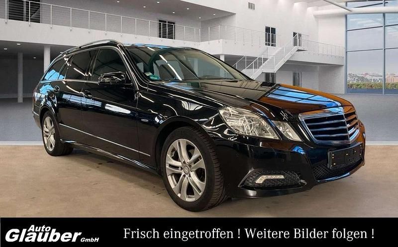 Schwarz Gebraucht 2010 Mercedes E200 Kombi | 9.950 € (Fairer Preis) - Bild 1/4