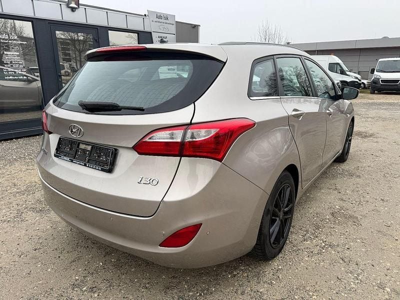 Gebraucht Hyundai i30 135 PS (99 kW) 2015 Weiß Kombi