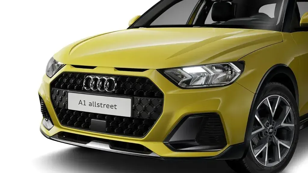 Gebraucht Audi A1 S-Line 110 PS (80 kW) 2023 Pythongelb metallic SUV