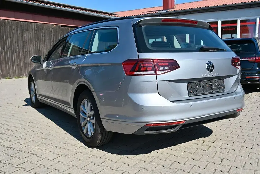 Gebraucht VW Passat Business 150 PS (110 kW) 2022 Silber Kombi