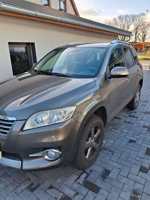 Braun Gebraucht 2012 Toyota RAV4 Life SUV | 8.200 € (Guter Preis) - Bild 1/4