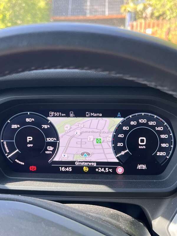 Grau Gebraucht 2021 Audi e-tron Basis SUV | 28.000 € (Fairer Preis) - Bild 1/4