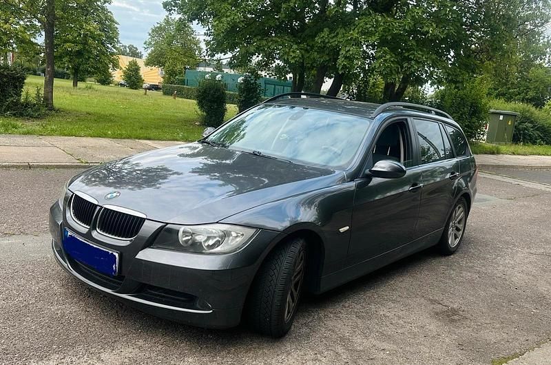 Grau Gebraucht 2006 BMW 320 Kombi | 6.850 € - Bild 1/4