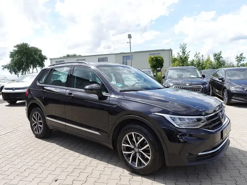 Gebraucht VW Tiguan Life 150 PS (110 kW) 2023 Deep black perleffekt SUV