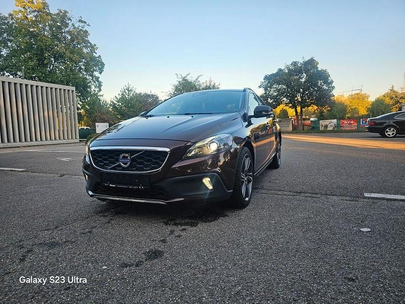 Braun Gebraucht 2016 Volvo V40 CC Kombi | 11.900 € (Fairer Preis) - Bild 1/4