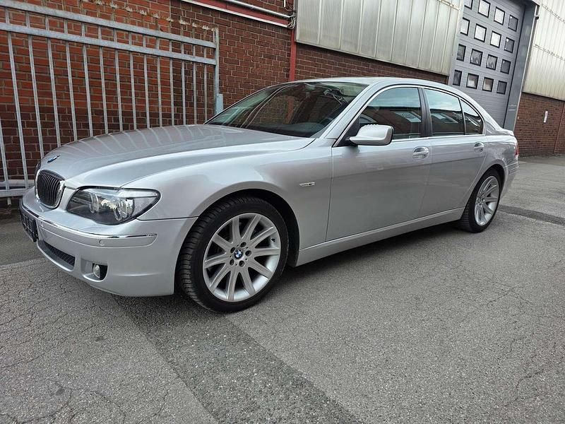 Titansilber metallic Gebraucht 2005 BMW 740 Limousine | 6.300 € (Fairer Preis) - Bild 1/4
