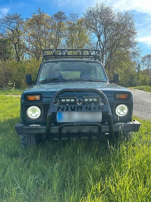 Second-hand Lada niva 82 CP (60 kW) 2009 Verde SUV