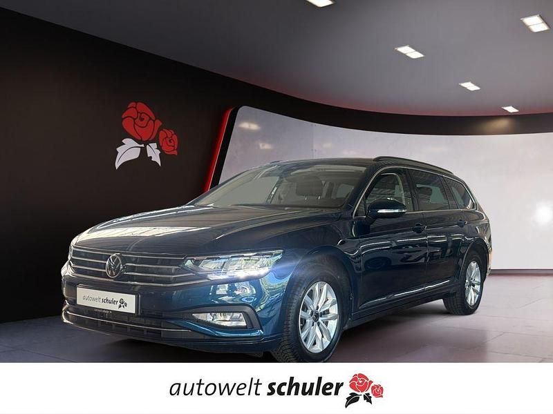 Aquamarinblau metallic Gebraucht 2023 VW Passat Business Kombi | 24.550 € (Fairer Preis) - Bild 1/4