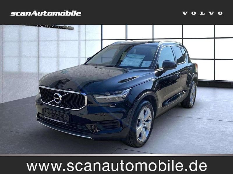 Black solid (stone) / solid (schwarz) Gebraucht 2022 Volvo XC40 Momentum SUV | 23.990 € (Guter Preis) - Bild 1/4