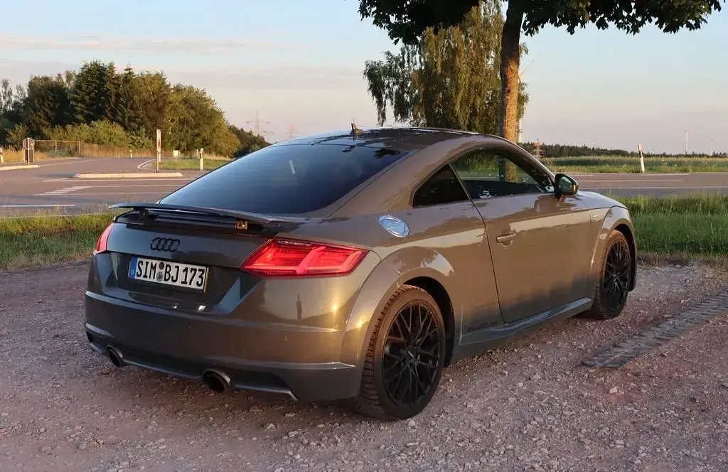 Gebraucht Audi TT Ambiente 230 PS (169 kW) 2015 Grau Coupé