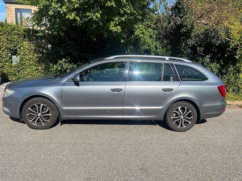 Silber Gebraucht 2010 Skoda Superb Ambition Limousine | 4.500 € (Fairer Preis) - Bild 1/4