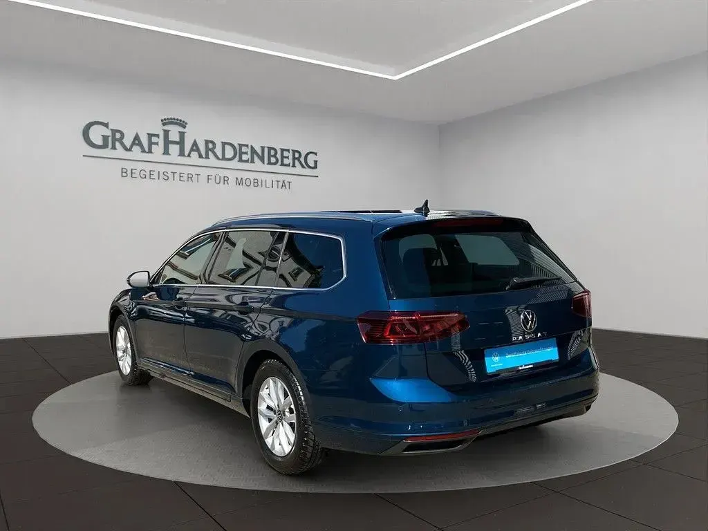 Gebraucht VW Passat Business 150 PS (110 kW) 2024 Aquamarinblau metallic Kombi