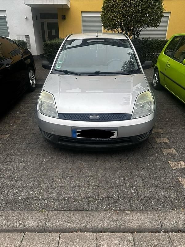 Gebraucht Ford Fiesta 70 PS (51 kW) 2004 Silber Kleinwagen