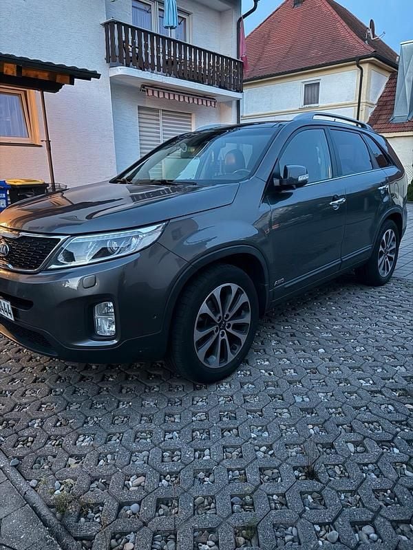 Grau Gebraucht 2013 Kia Sorento SUV | 12.800 € (Fairer Preis) - Bild 1/4