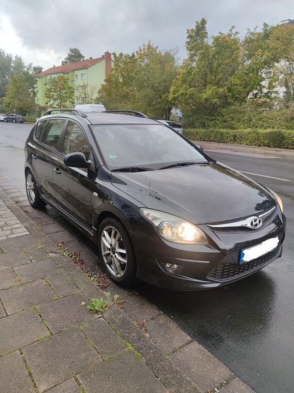Schwarz Gebraucht 2011 Hyundai i30 Classic Kombi | 3.800 € (Fairer Preis) - Bild 1/4