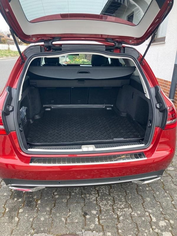 Gebraucht Mercedes C200 184 PS (135 kW) 2020 Rot Kombi