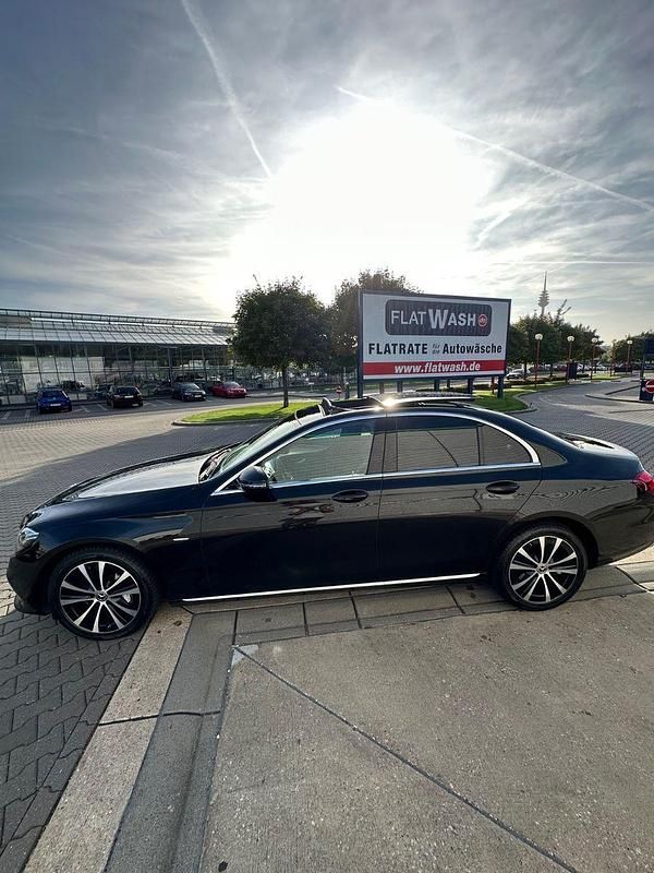 Schwarz Gebraucht 2019 Mercedes E400 Limousine | 32.900 € (Fairer Preis) - Bild 1/4