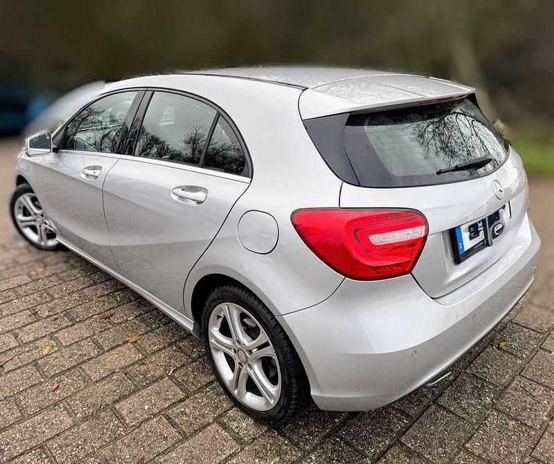 Silber Gebraucht 2014 Mercedes A200 Urban Limousine | 13.000 € (Etwas zu teuer) - Bild 1/4
