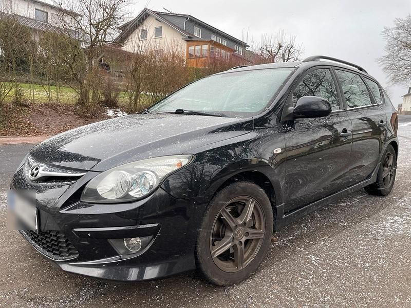 Schwarz Gebraucht 2010 Hyundai i30 Kombi | 1.950 € (Guter Preis) - Bild 1/4