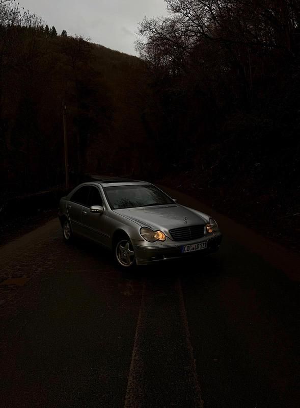 Gebraucht Mercedes C180 129 PS (94 kW) 2001 Silber Limousine