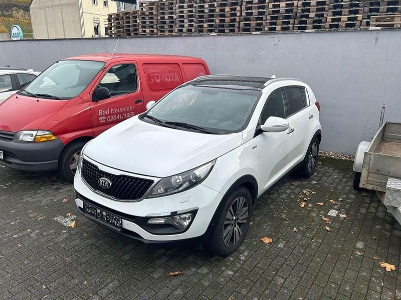Weiß Gebraucht 2015 Kia Sportage Platinum Edition SUV | 11.290 € (Superpreis) - Bild 1/3