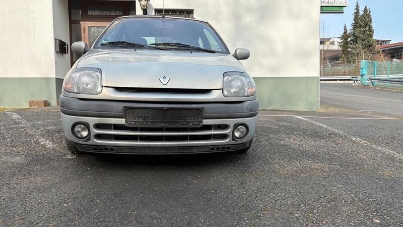 Grau Gebraucht 1998 Renault Clio II Kleinwagen | 1.300 € (Fairer Preis) - Bild 1/4