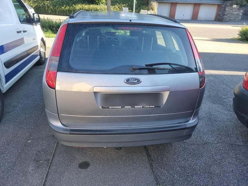 Silber Gebraucht 2005 Ford Focus Kombi | 750 € (Superpreis) - Bild 1/4