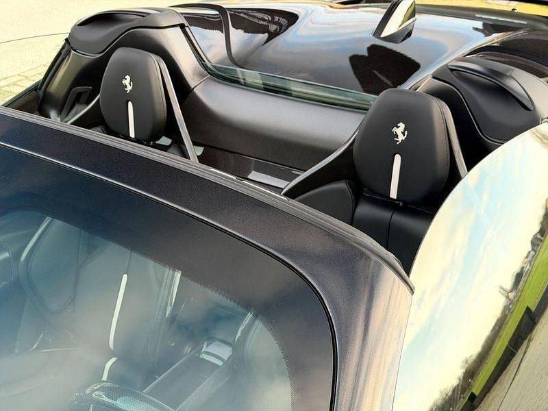 Gebraucht Ferrari SF90 780 PS (573 kW) 2024 Schwarz Cabrio