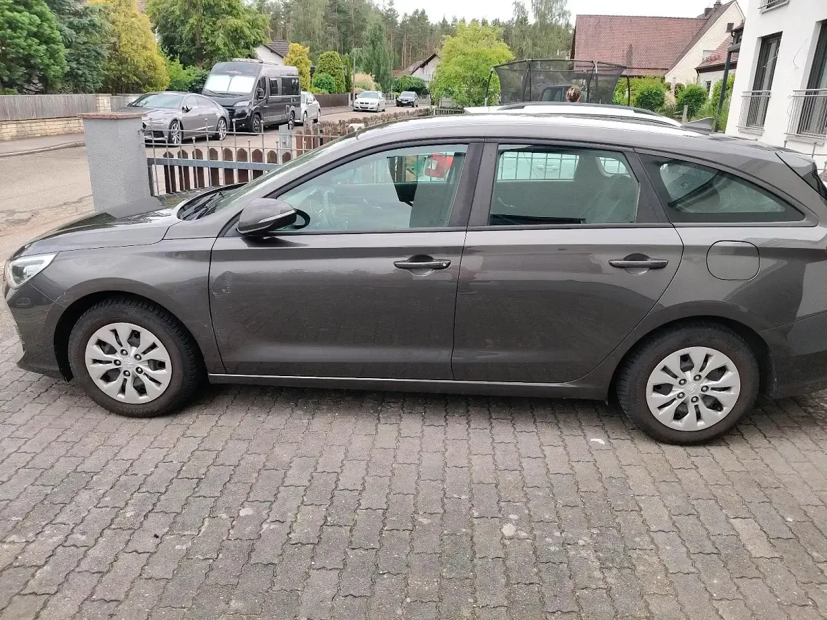 Gebraucht Hyundai i30 Trend 99 PS (72 kW) 2018 Grau Kombi