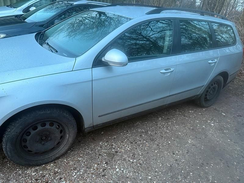 Gebraucht VW Passat 140 PS (102 kW) 2010 Silber Kombi