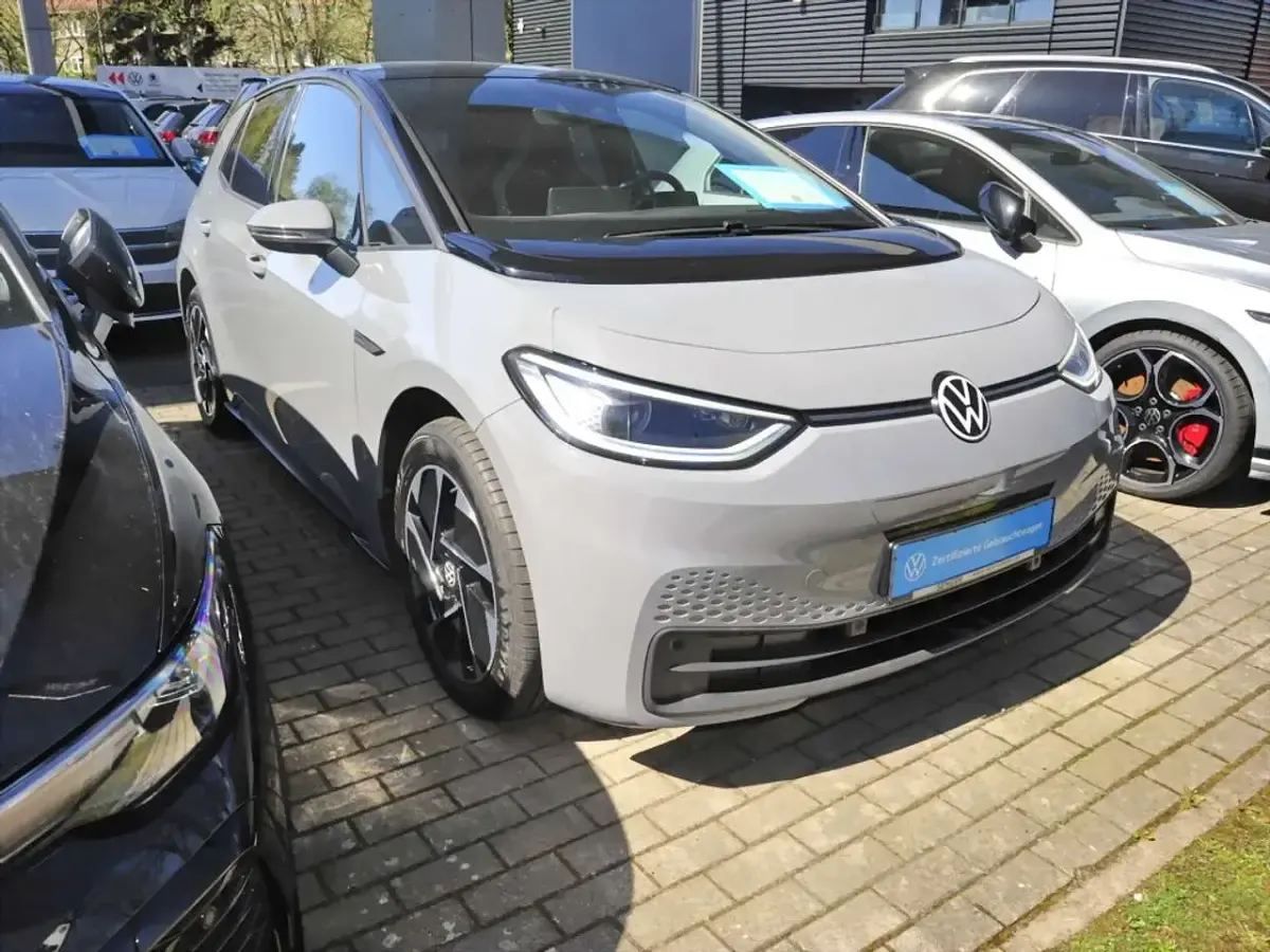 Gebraucht VW ID.3 Pro Performance 150 kW (204 PS) 2023 Mondscheingrau Kleinwagen