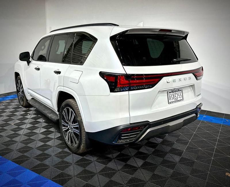 Gebraucht Lexus LX600 415 PS (305 kW) 2024 Weiß SUV