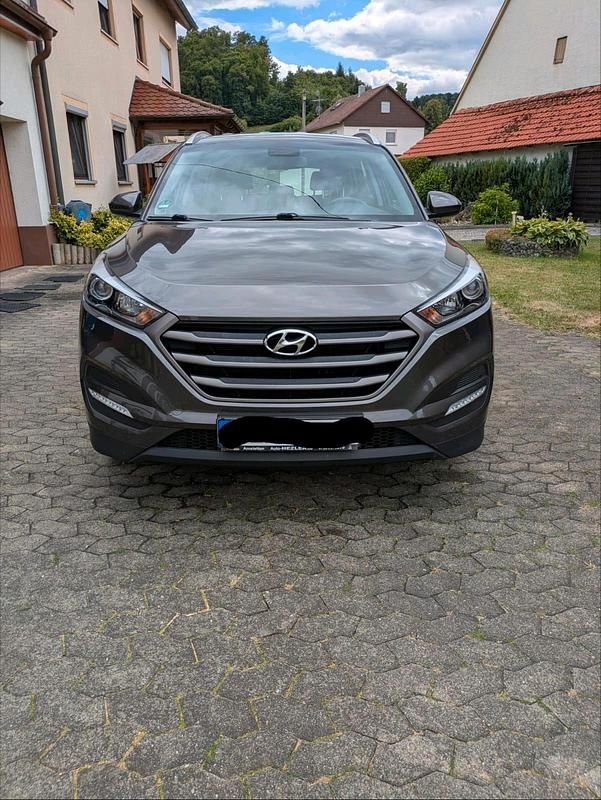 Grau Gebraucht 2018 Hyundai Tucson Trend SUV | 13.600 € (Guter Preis) - Bild 1/3