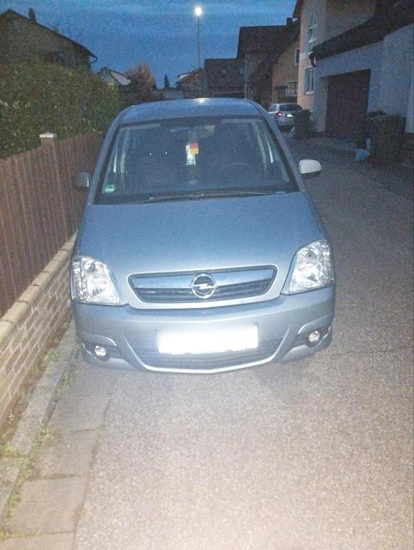 Grau Gebraucht 2006 Opel Meriva Van / Kleinbus | 2.100 € - Bild 1/3