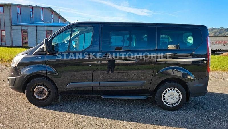 Schwarz Gebraucht 2015 Ford Tourneo Kombi | 12.900 € (Fairer Preis) - Bild 1/4