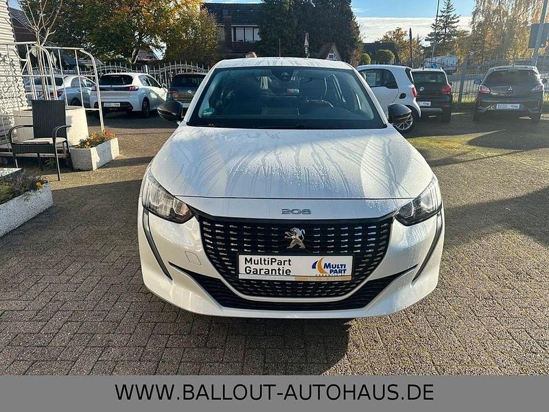 Gebraucht Peugeot 208 Active 102 PS (75 kW) 2022 Weiß Kleinwagen