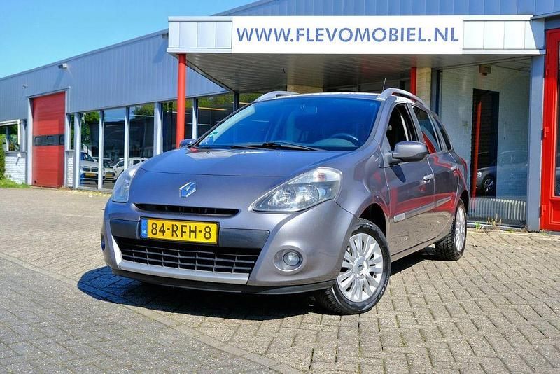 Gebraucht Renault Clio II Collection 103 PS (75 kW) 2011 Grau Kombi