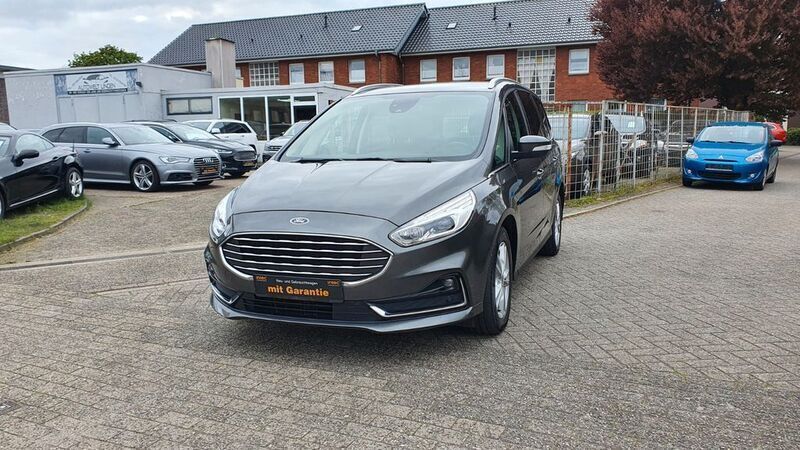 Grau Gebraucht 2020 Ford Galaxy Titanium Van / Kleinbus | 16.495 € (Fairer Preis) - Bild 1/4