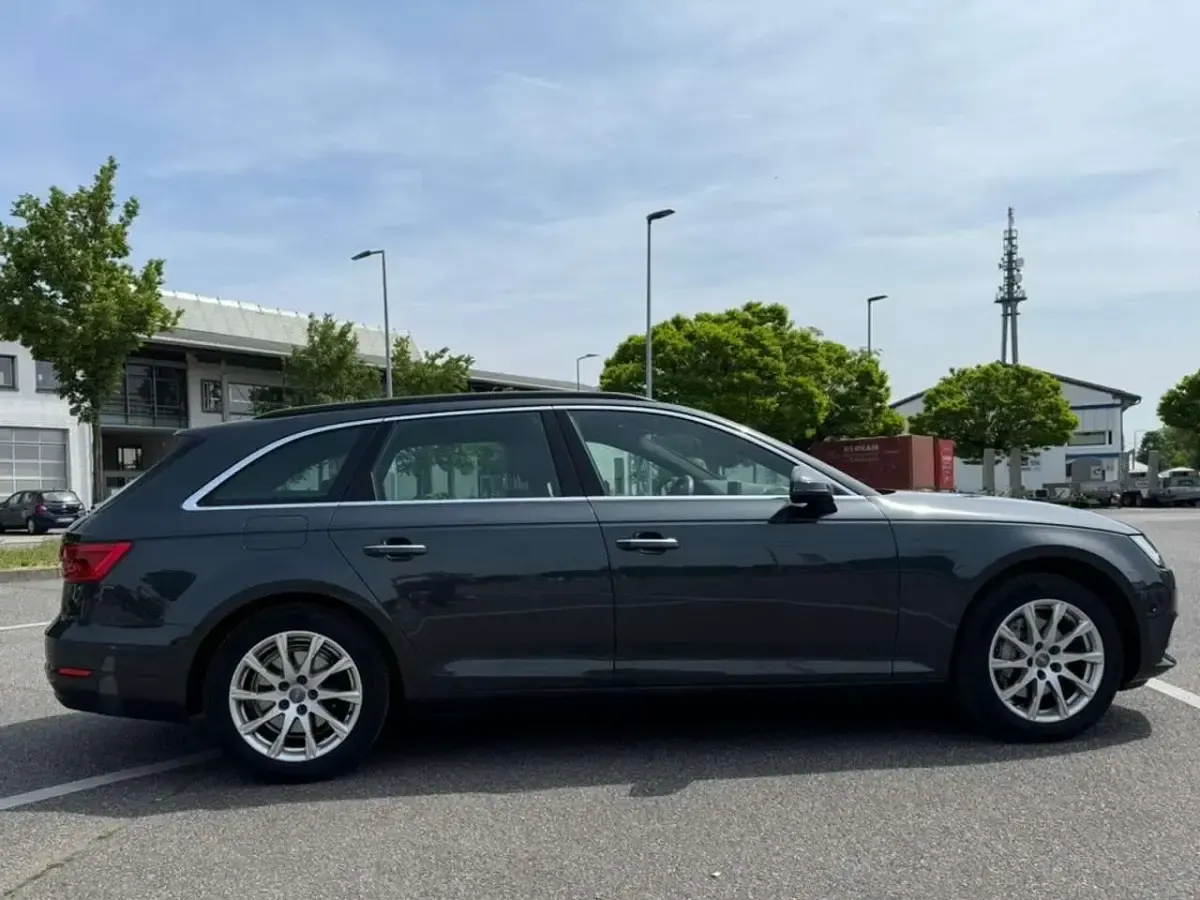 Gebraucht Audi A4 Design 190 PS (139 kW) 2016 Grau Kombi