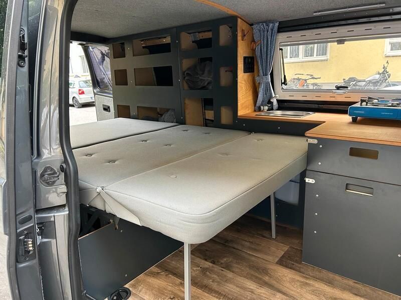 Grau Gebraucht 2010 VW T5 Van | 24.500 € - Bild 1/4