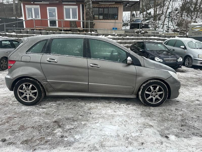 Gebraucht Mercedes B200 130 PS (95 kW) 2006 Beige Van / Kleinbus