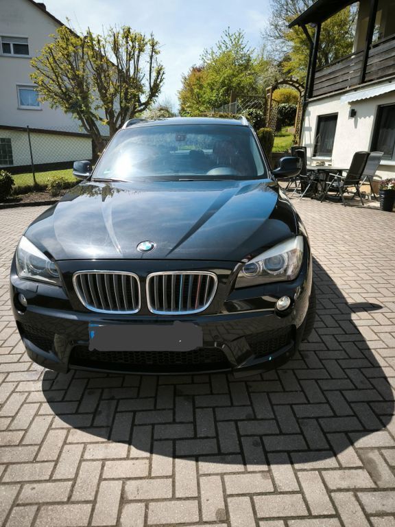 Schwarz Gebraucht 2011 BMW X1 SUV | 11.600 € (Fairer Preis) - Bild 1/4