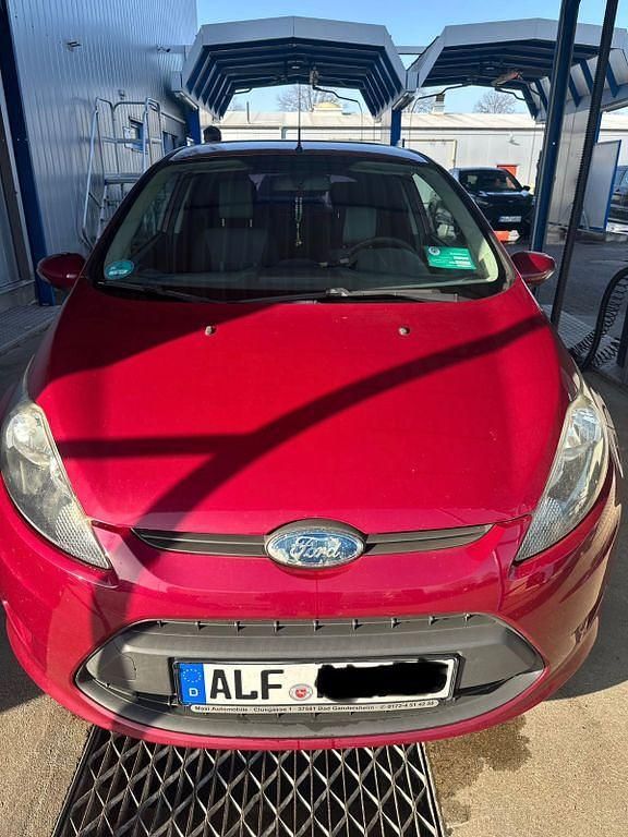 Gebraucht Ford Fiesta Ambiente 82 PS (60 kW) 2009 Rot Kleinwagen