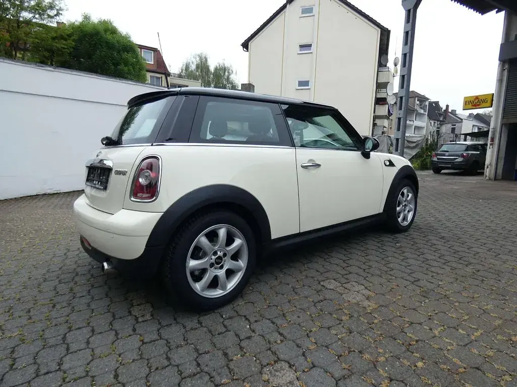 Używany Mini Cooper 120 KM (88 kW) 2008 Biały Hatchback