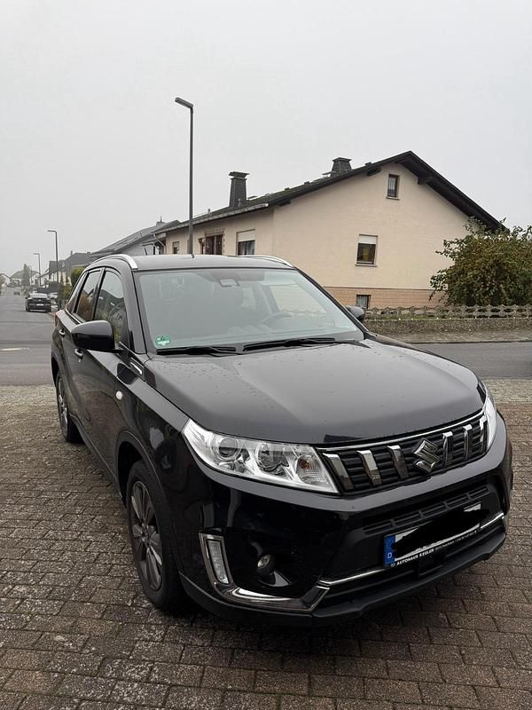 Schwarz Gebraucht 2020 Suzuki Vitara Comfort SUV | 18.000 € (Guter Preis) - Bild 1/4