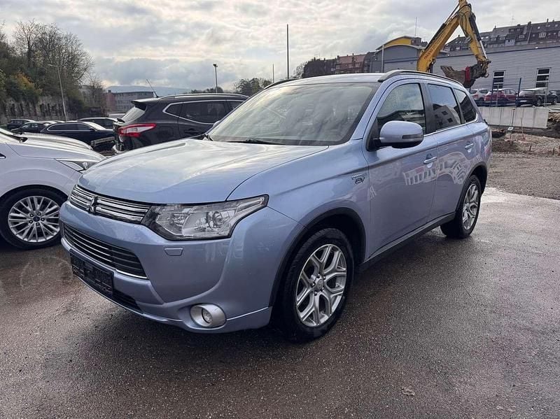 Gebraucht Mitsubishi Outlander P-HEV Plus 121 PS (88 kW) 2015 Bluish silver SUV