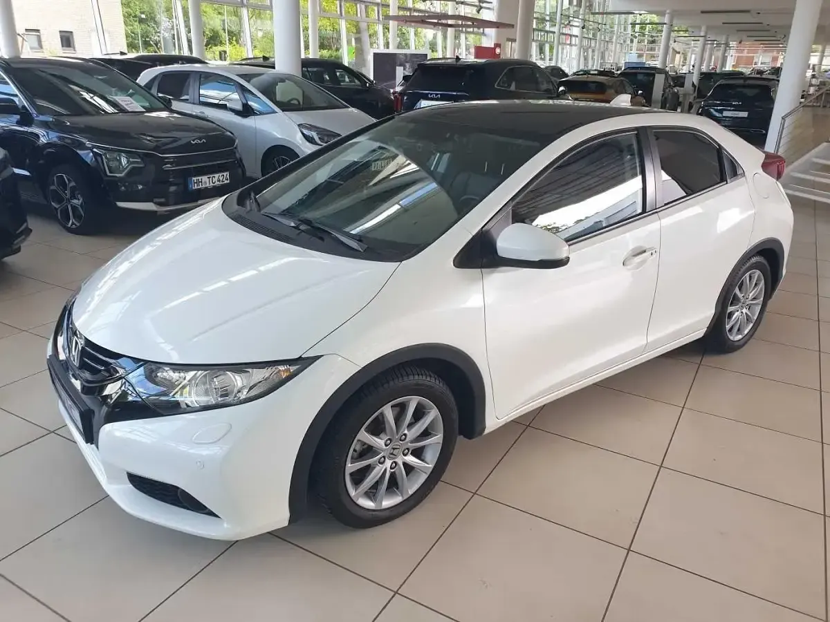 Gebraucht Honda Civic Executive 120 PS (88 kW) 2014 Weiß Kleinwagen