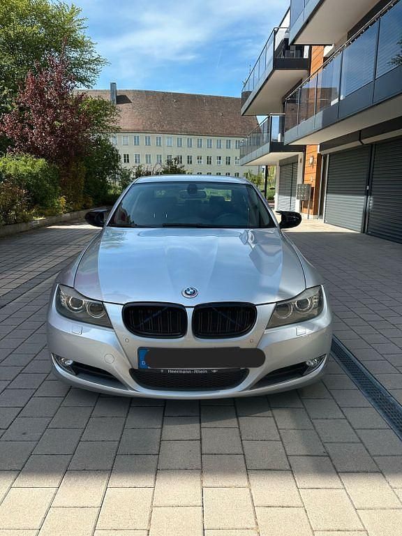 Silber Gebraucht 2009 BMW 330 Limousine | 8.000 € (Guter Preis) - Bild 1/4